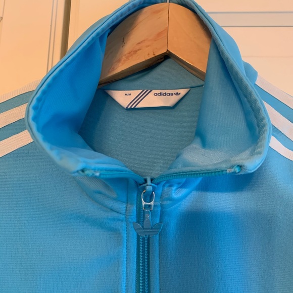 2-Pack! Adidas shorts & zip up - Picture 5 of 8